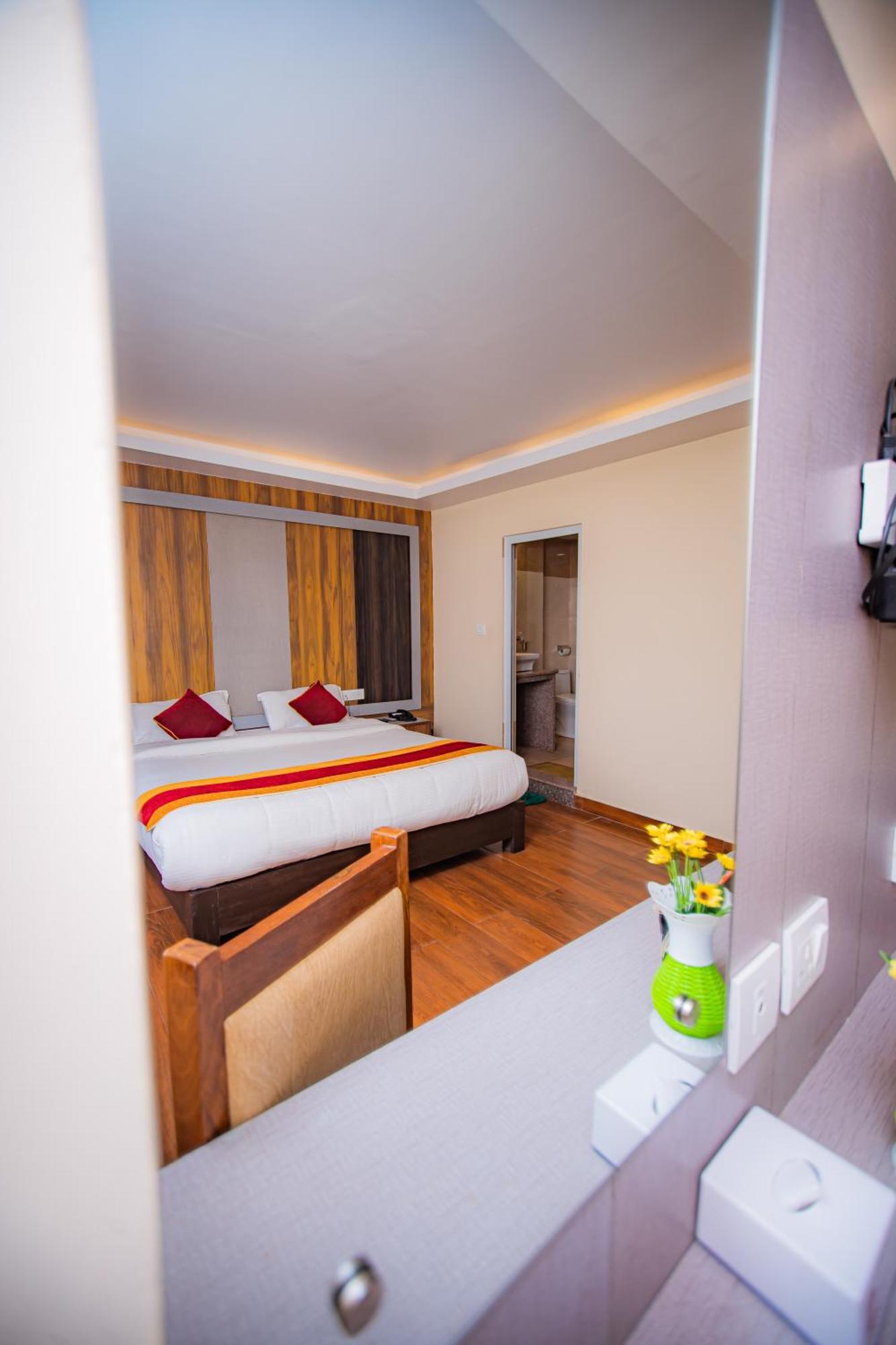 Hotel Murano Pokhara Bagian luar foto