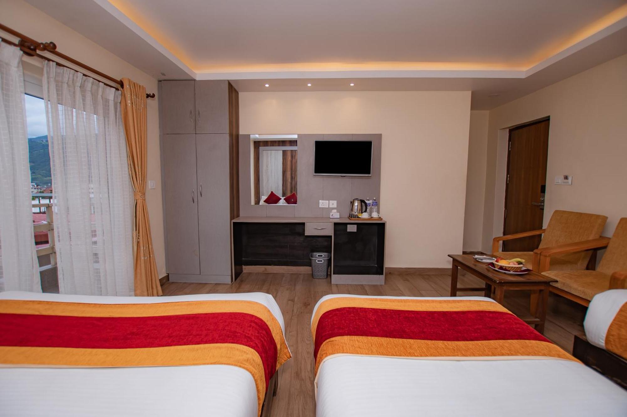 Hotel Murano Pokhara Bagian luar foto