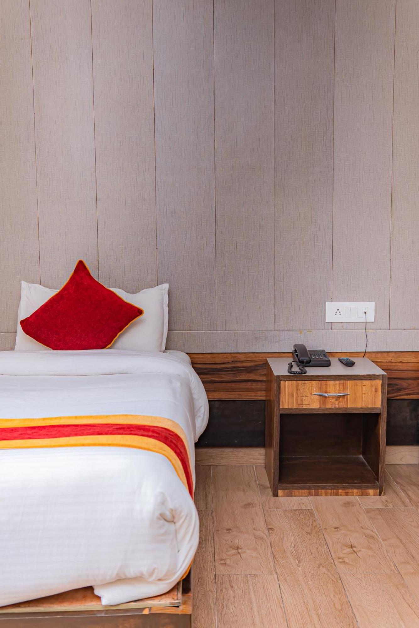 Hotel Murano Pokhara Bagian luar foto