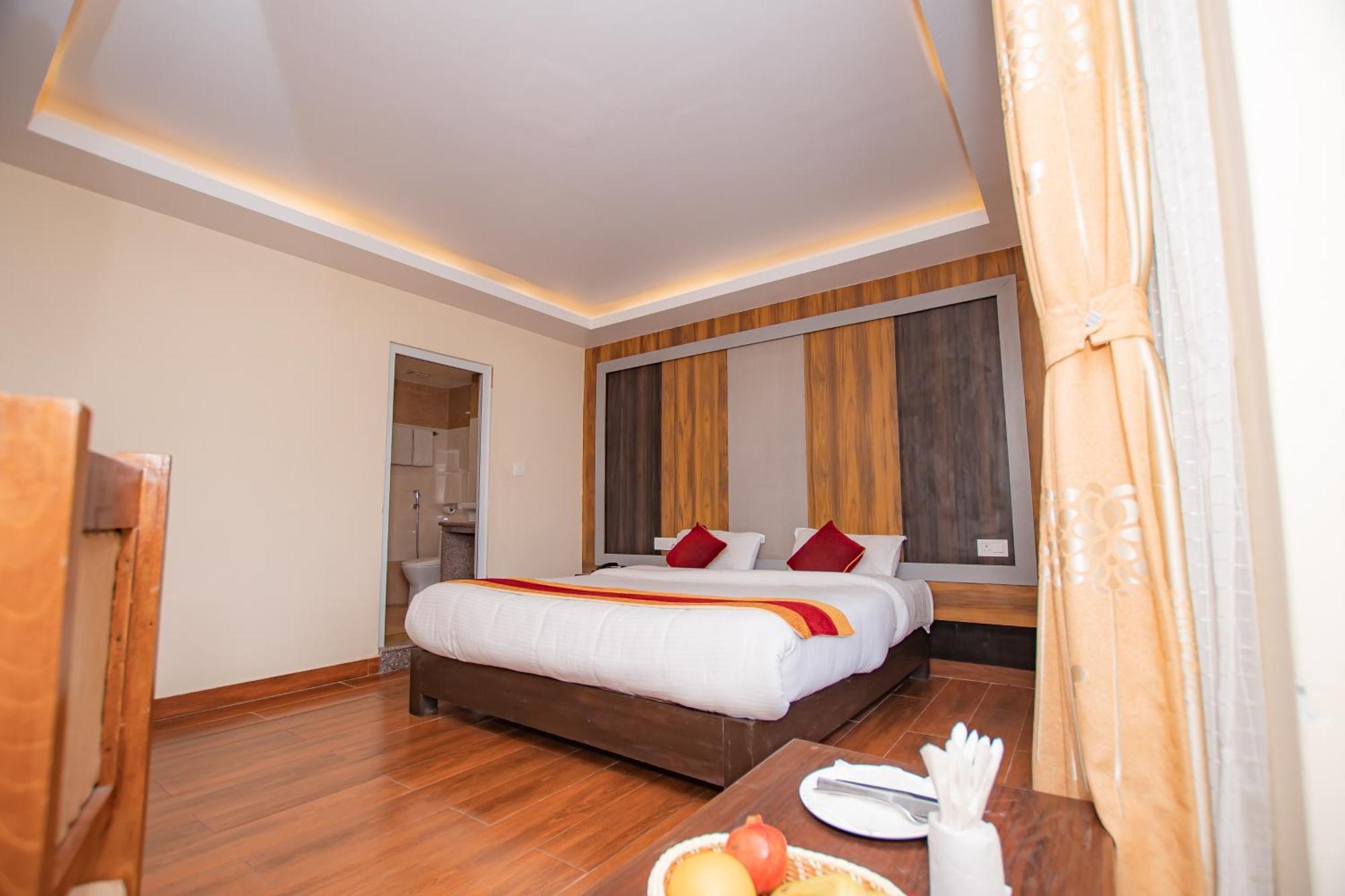 Hotel Murano Pokhara Bagian luar foto